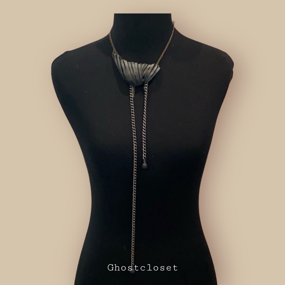 Available for sale with @7lions !!NWOT silver rubber necklace with mixed chain.